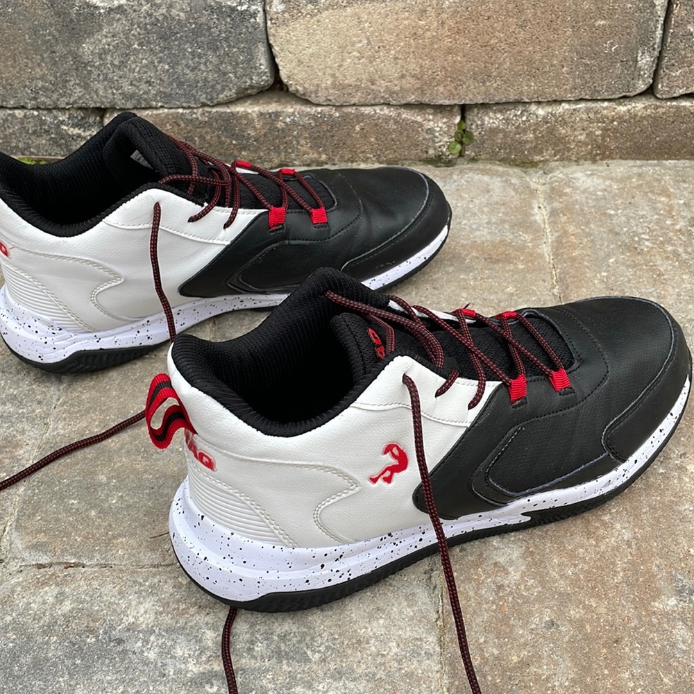 Mens SHAQ basketball shoes